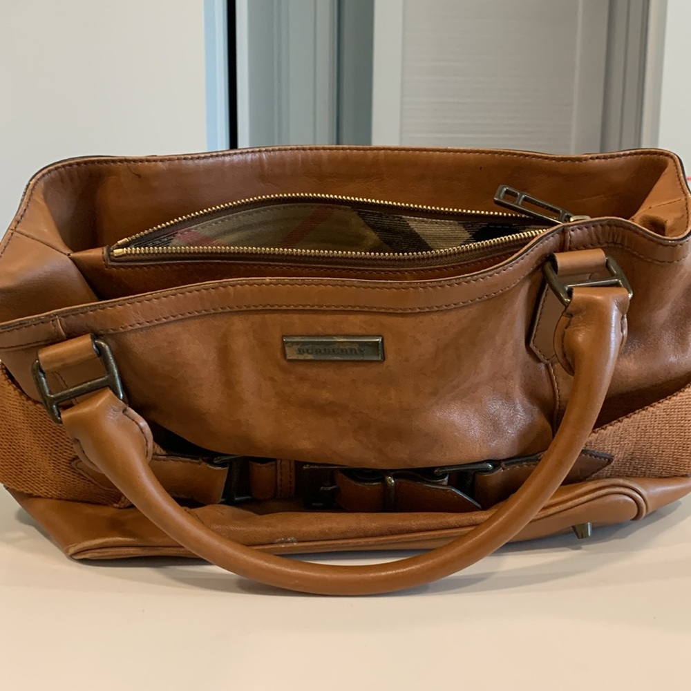 Burberry Belt Bag with Adjustable Strap - Picture 4 of 16